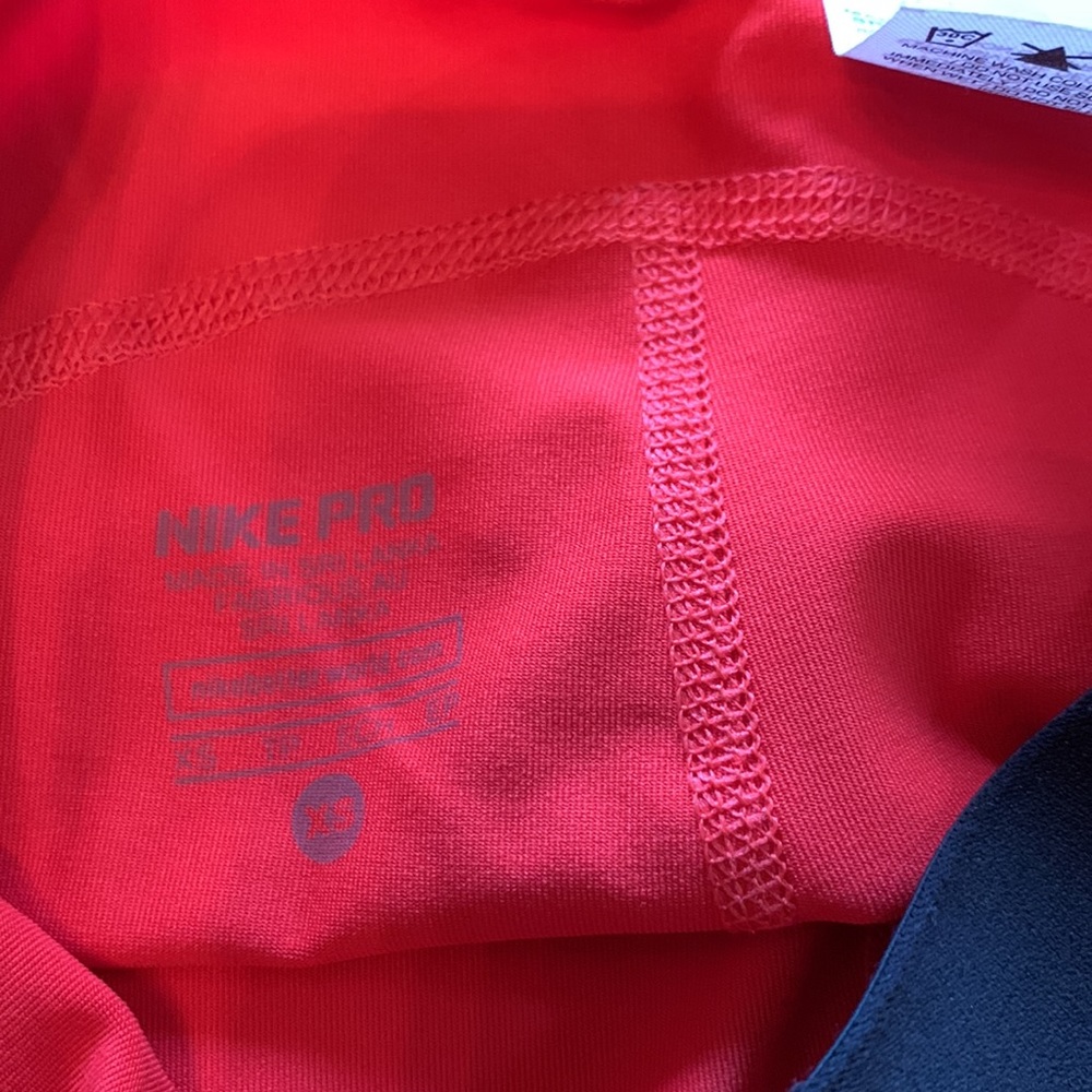 Nike Girls Capri Leggings - Picture 2 of 6